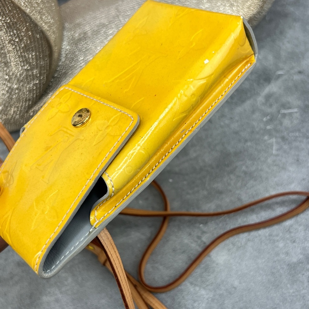 🌵Autjentic Louis Vuitton Yellow Phone Case🌵 - Picture 3 of 10